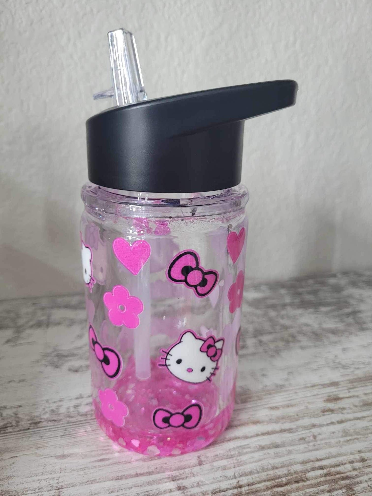 HK 10oz Flip Top Children’s cup, with silver and pink floating hearts, snow globe cup, water globe cup